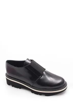Black elastic shoe laces.