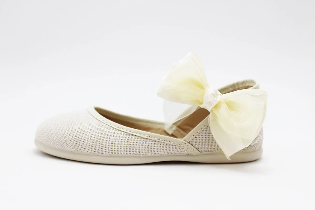 Girl's Linen Buckled Cut-Out Mary Janes