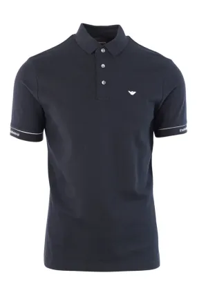 Polo azul oscuro con logo en cinta