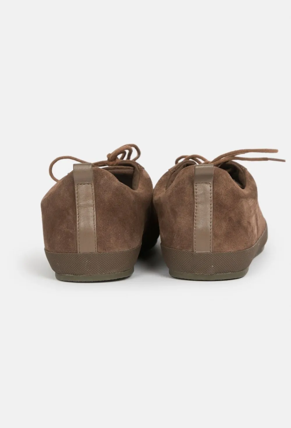Brown suede casual sneaker.